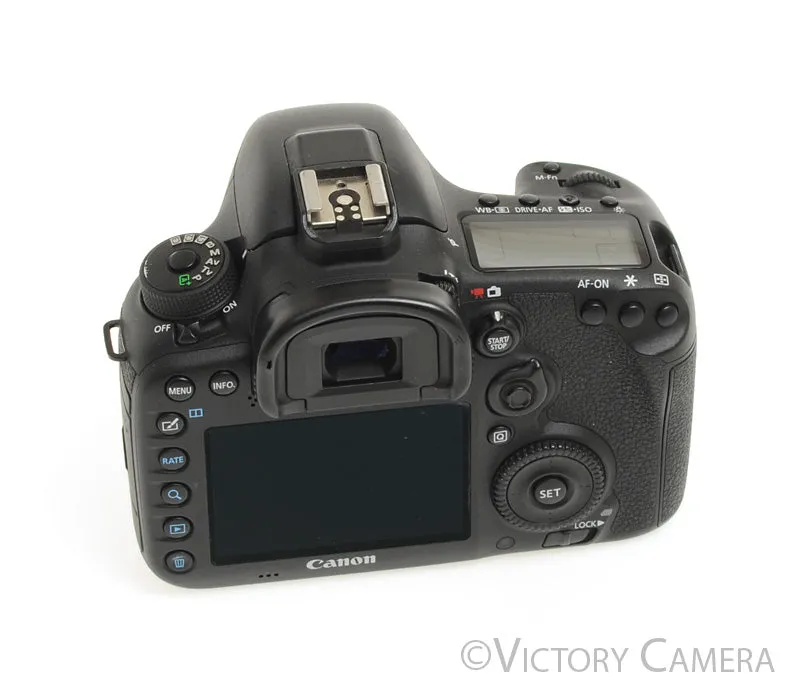 Canon EOS 7D Mark II 20.2MP Digital SLR Camera Body w/ Charger   2 Bats [EX]