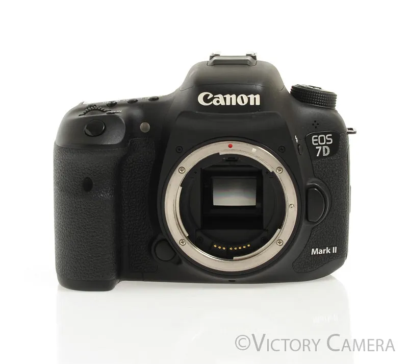 Canon EOS 7D Mark II 20.2MP Digital SLR Camera Body w/ Charger   2 Bats [EX]