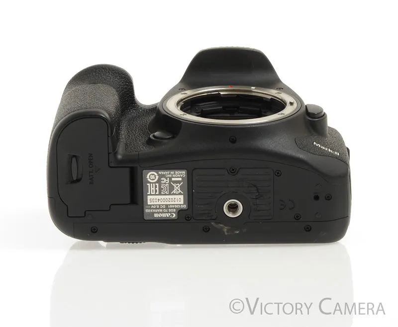 Canon EOS 7D Mark II 20.2MP Digital SLR Camera Body w/ Charger   2 Bats [EX]