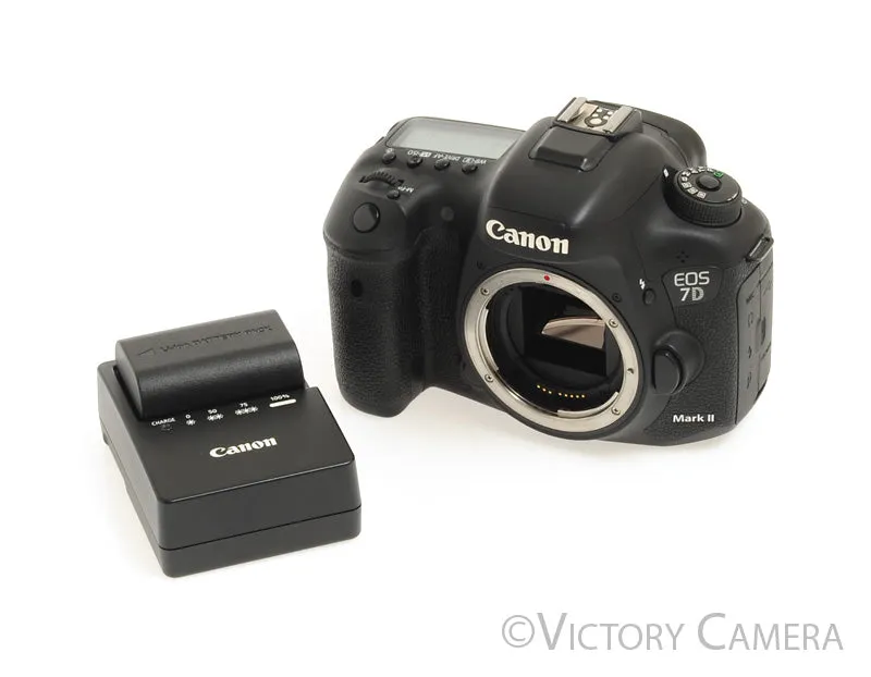 Canon EOS 7D Mark II 20.2MP Digital SLR Camera Body w/ Charger   2 Bats [EX]