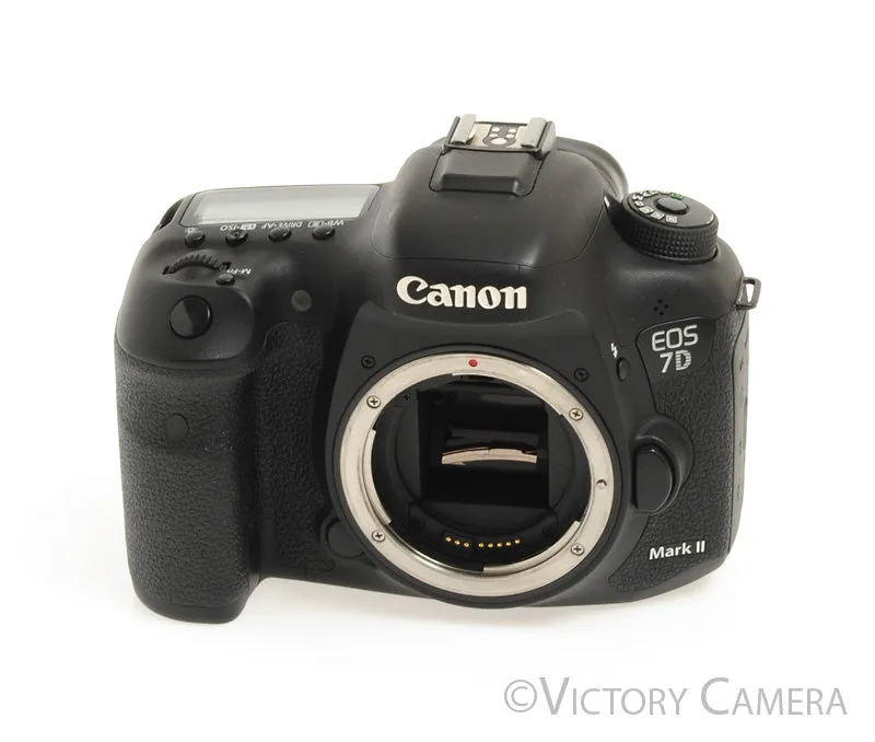 Canon EOS 7D Mark II 20.2MP Digital SLR Camera Body w/ Charger   2 Bats [EX]