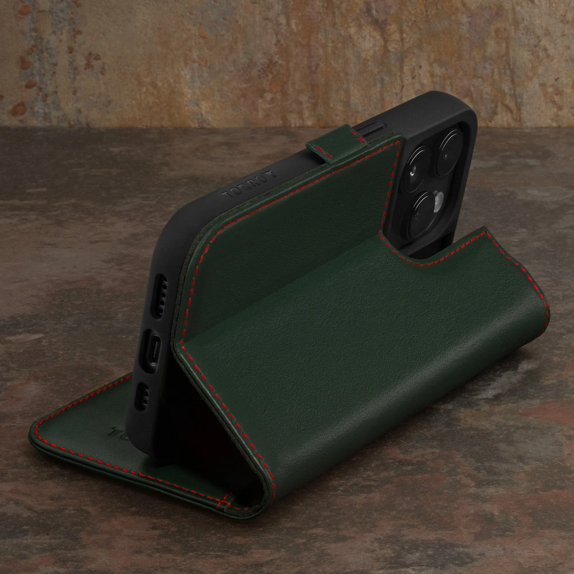iPhone 15 Pro Leather Wallet Case v2.0 (MagSafe Charging)