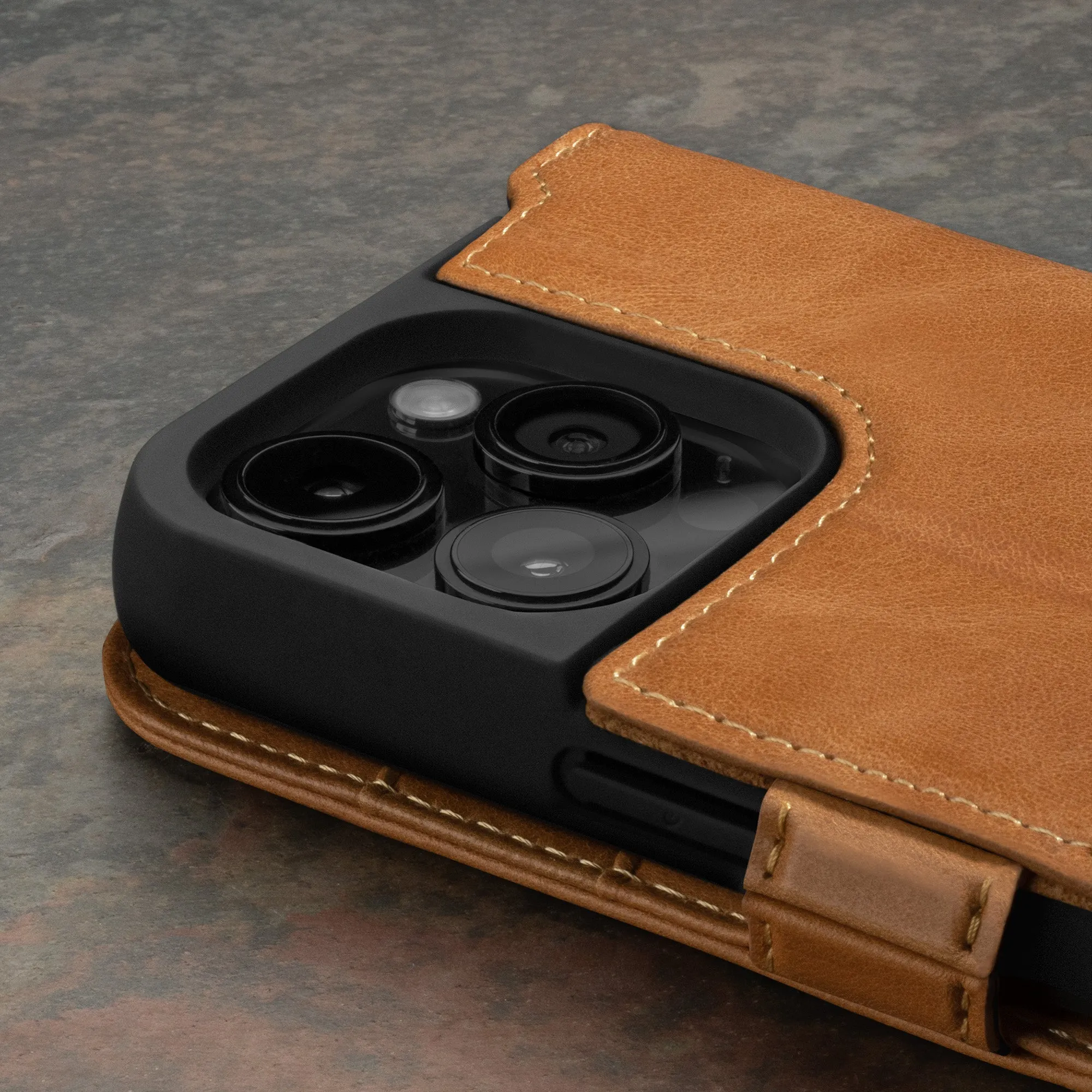 iPhone 15 Pro Leather Wallet Case v2.0 (MagSafe Charging)