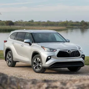 Toyota Highlander (2019-Present) Lensun 90W Hood Flexible Solar Panel